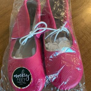 NWT Monkey Feet Pink Fringe 6-7y